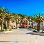 Apartment Riva Seafront *